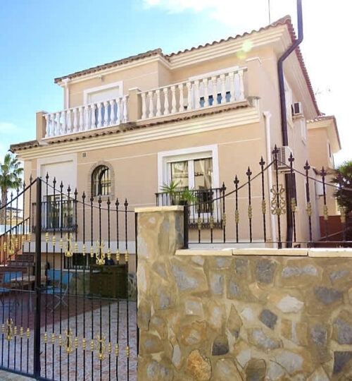 3 bedroom House in Los Altos